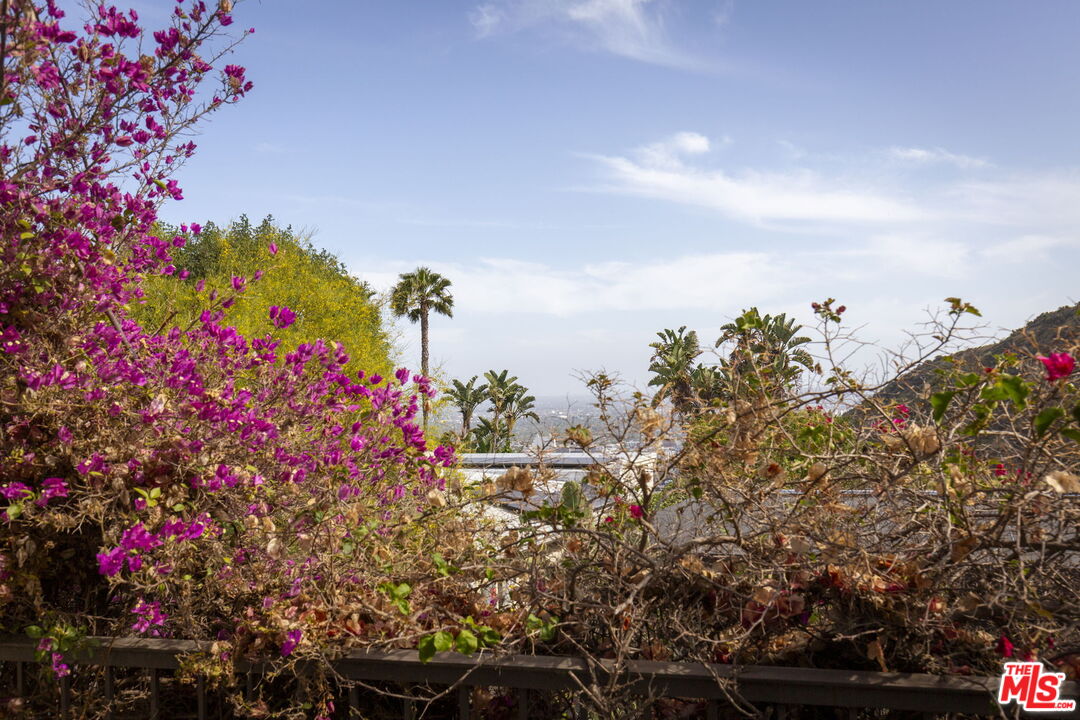 Los Angeles, California, 90068, United States, 3 Bedrooms Bedrooms, ,4 BathroomsBathrooms,Residential,For Sale,1839885