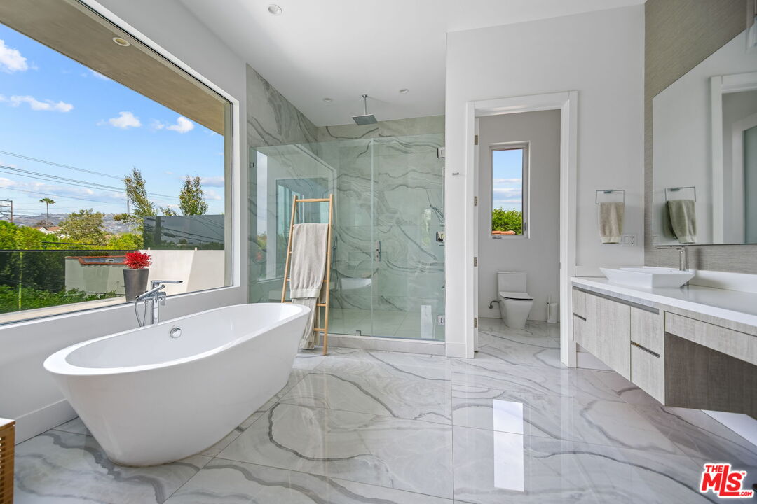 Los Angeles, California, 90046, United States, 5 Bedrooms Bedrooms, ,2 BathroomsBathrooms,Residential,For Sale,1829471