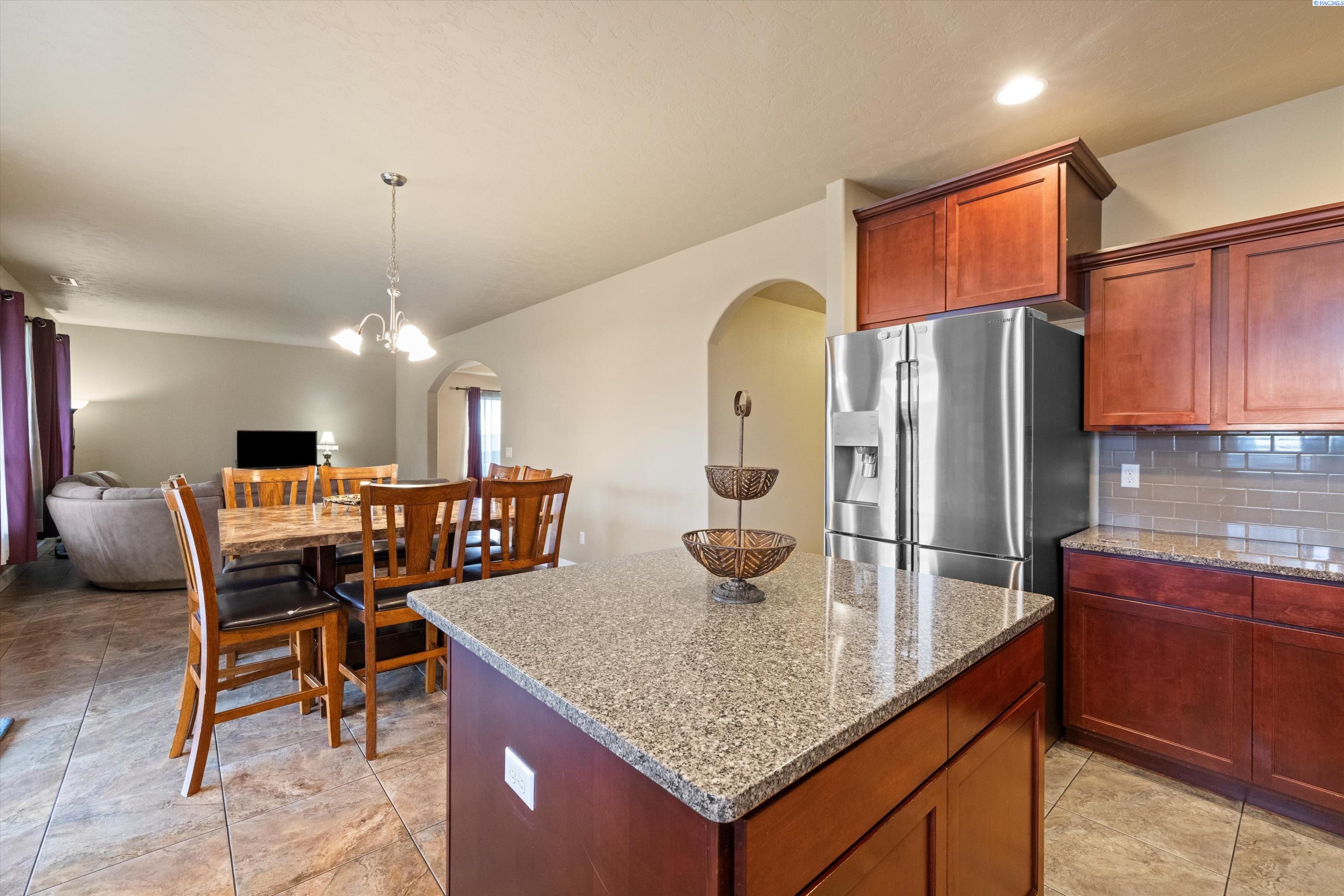 Pasco, Washington, 99301, United States, 6 Bedrooms Bedrooms, ,3 BathroomsBathrooms,Residential,For Sale,1705184