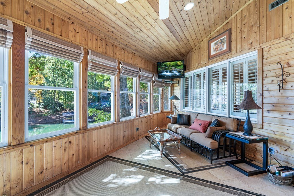 Hiawassee, Georgia, 30546, United States, 3 Bedrooms Bedrooms, ,4 BathroomsBathrooms,Residential,For Sale,1978454