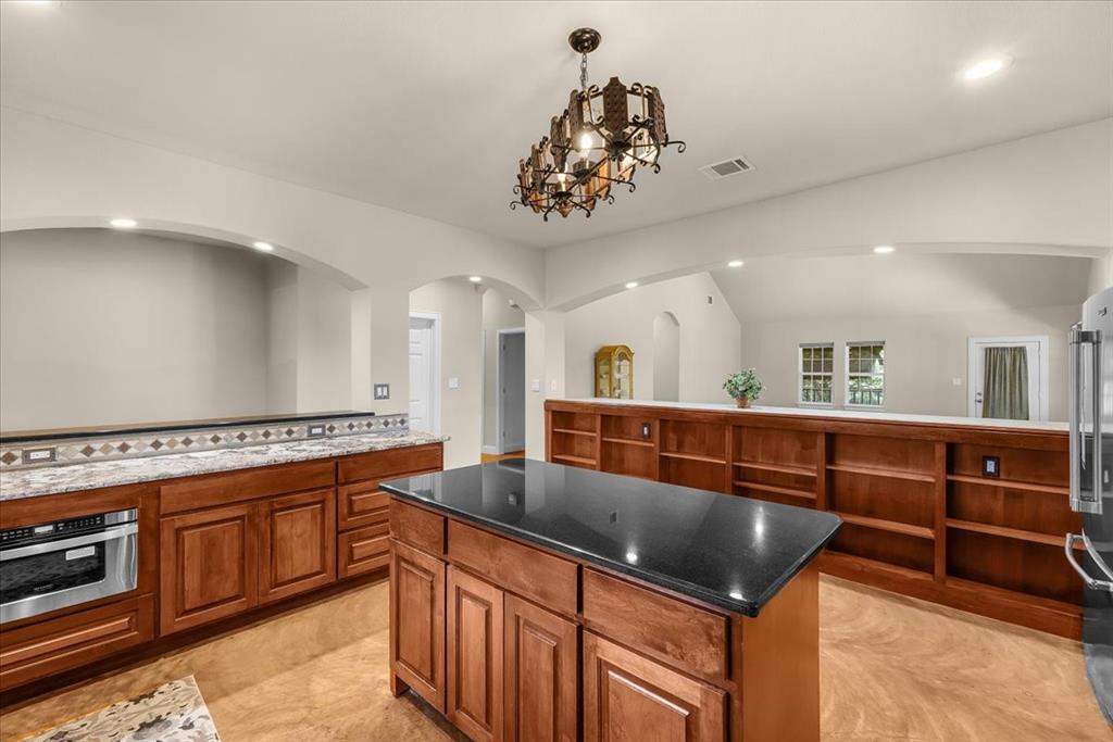 Weatherford, Texas, 76088, United States, 4 Bedrooms Bedrooms, ,3 BathroomsBathrooms,Residential,For Sale,1974322