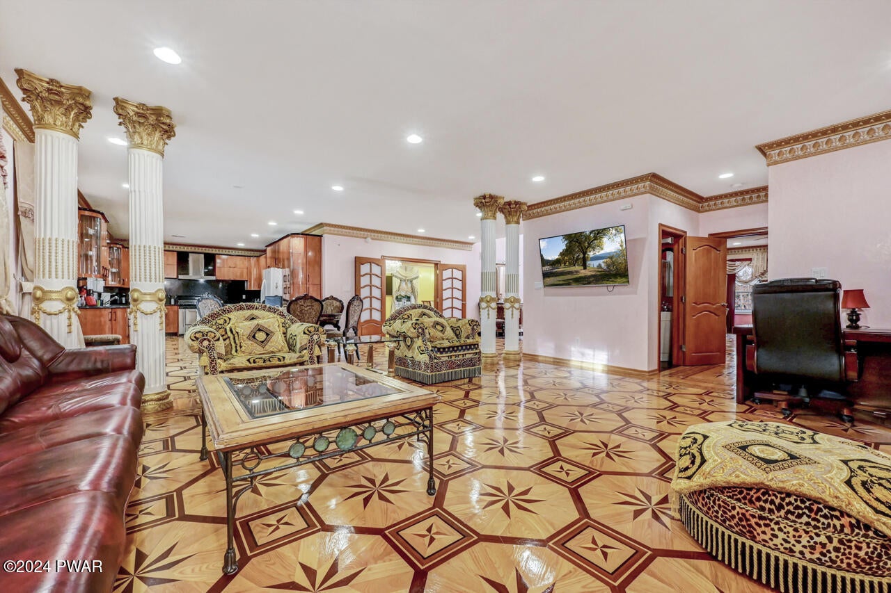 Albrightsville, Pennsylvania, 18210, United States, 4 Bedrooms Bedrooms, ,5 BathroomsBathrooms,Residential,For Sale,1982857