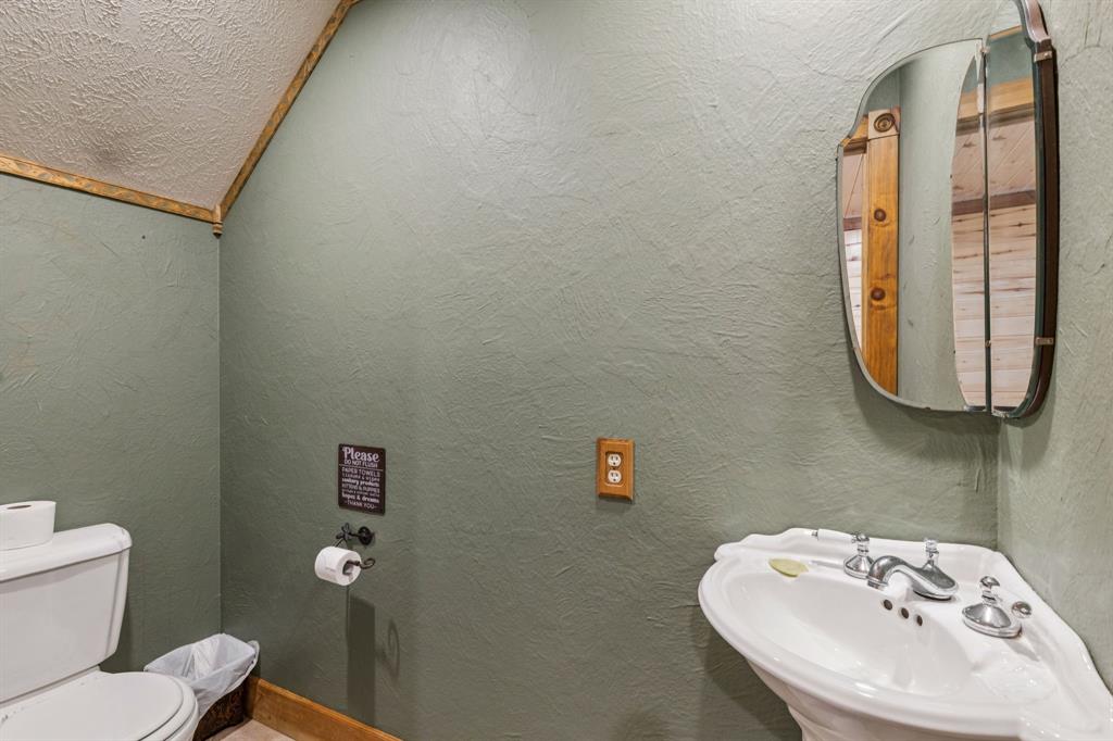 Pottsboro, Texas, 75076, United States, 3 Bedrooms Bedrooms, ,4 BathroomsBathrooms,Residential,For Sale,1949804
