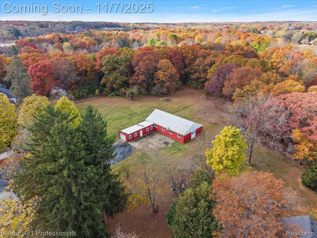 Clarkston, Michigan, 48348, United States, 4 Bedrooms Bedrooms, ,2 BathroomsBathrooms,Residential,For Sale,1987111
