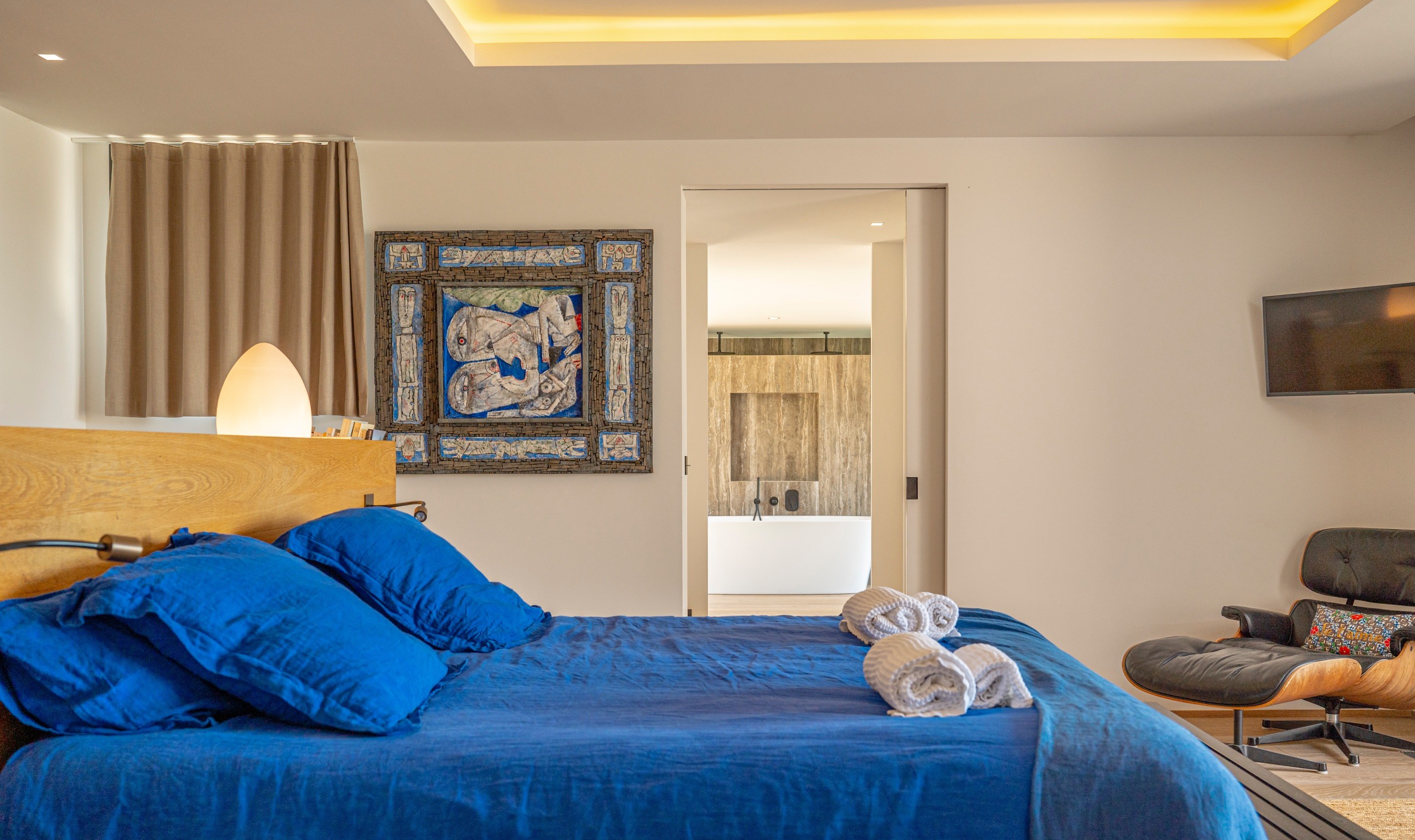 ARCHITECT-DESIGNED VILLA - PRIVATE WXATERFRONT ESTATE OF CALA D