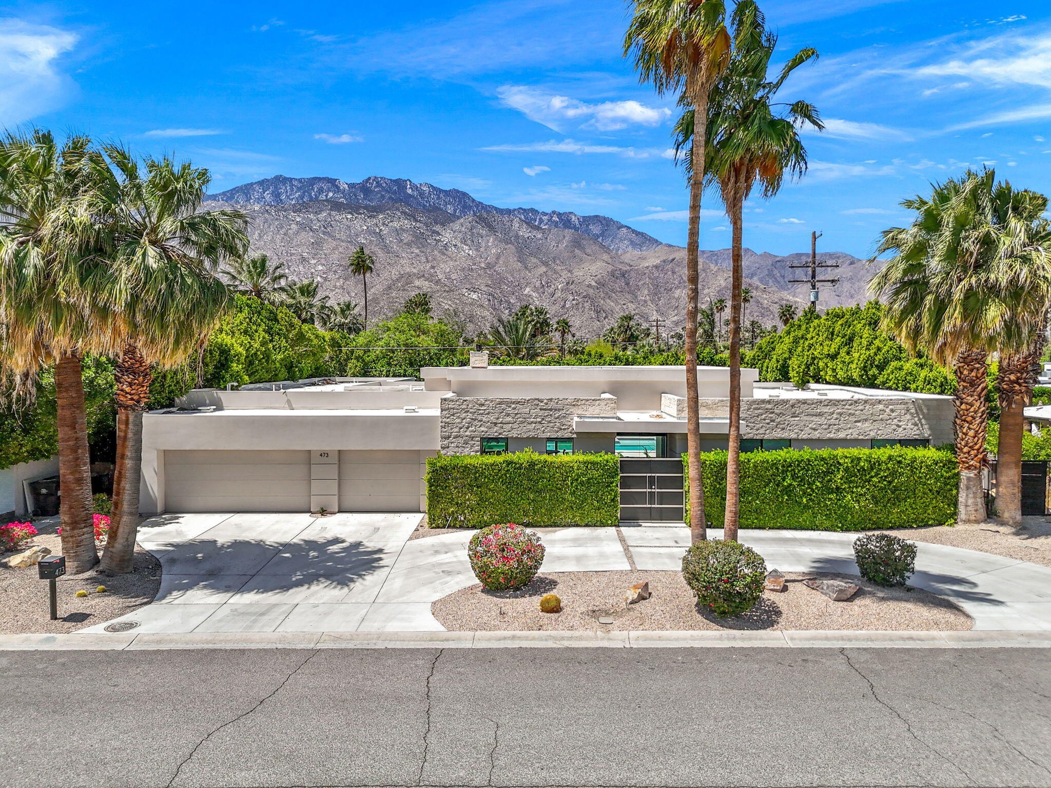 Palm Springs, California, 92262, United States, 5 Bedrooms Bedrooms, ,4 BathroomsBathrooms,Residential,For Sale,1805387