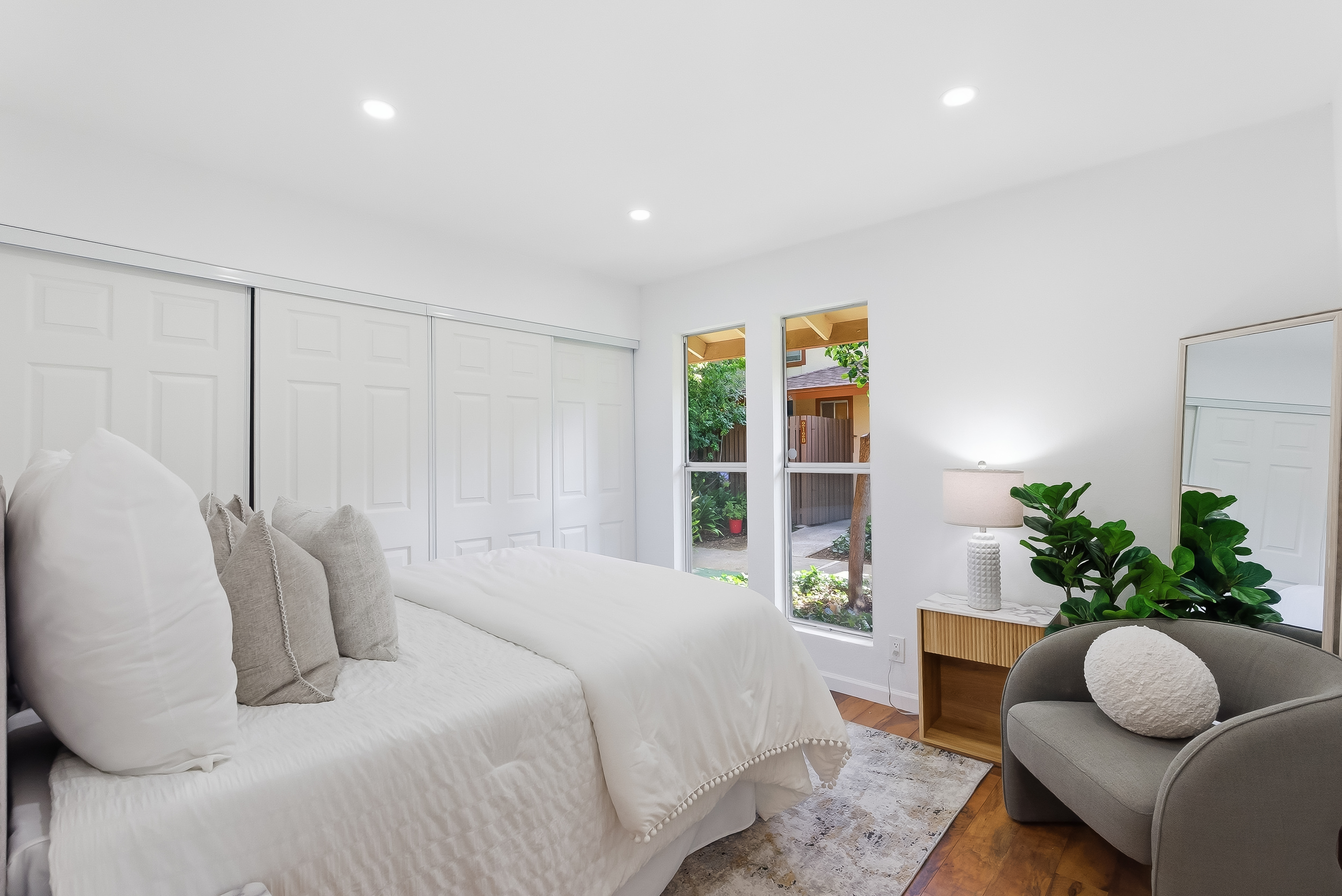  Rare One-Story End Unit Condo - 物件實景