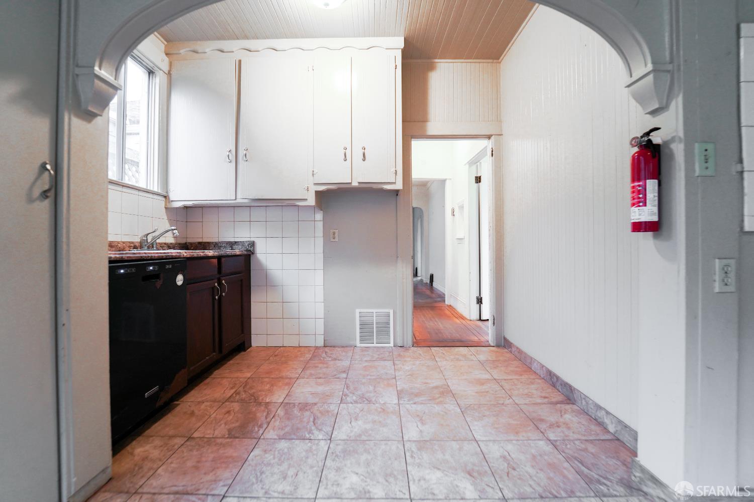 San Francisco, California, 94112, United States, 3 Bedrooms Bedrooms, ,1 BathroomBathrooms,Residential,For Sale,1988228