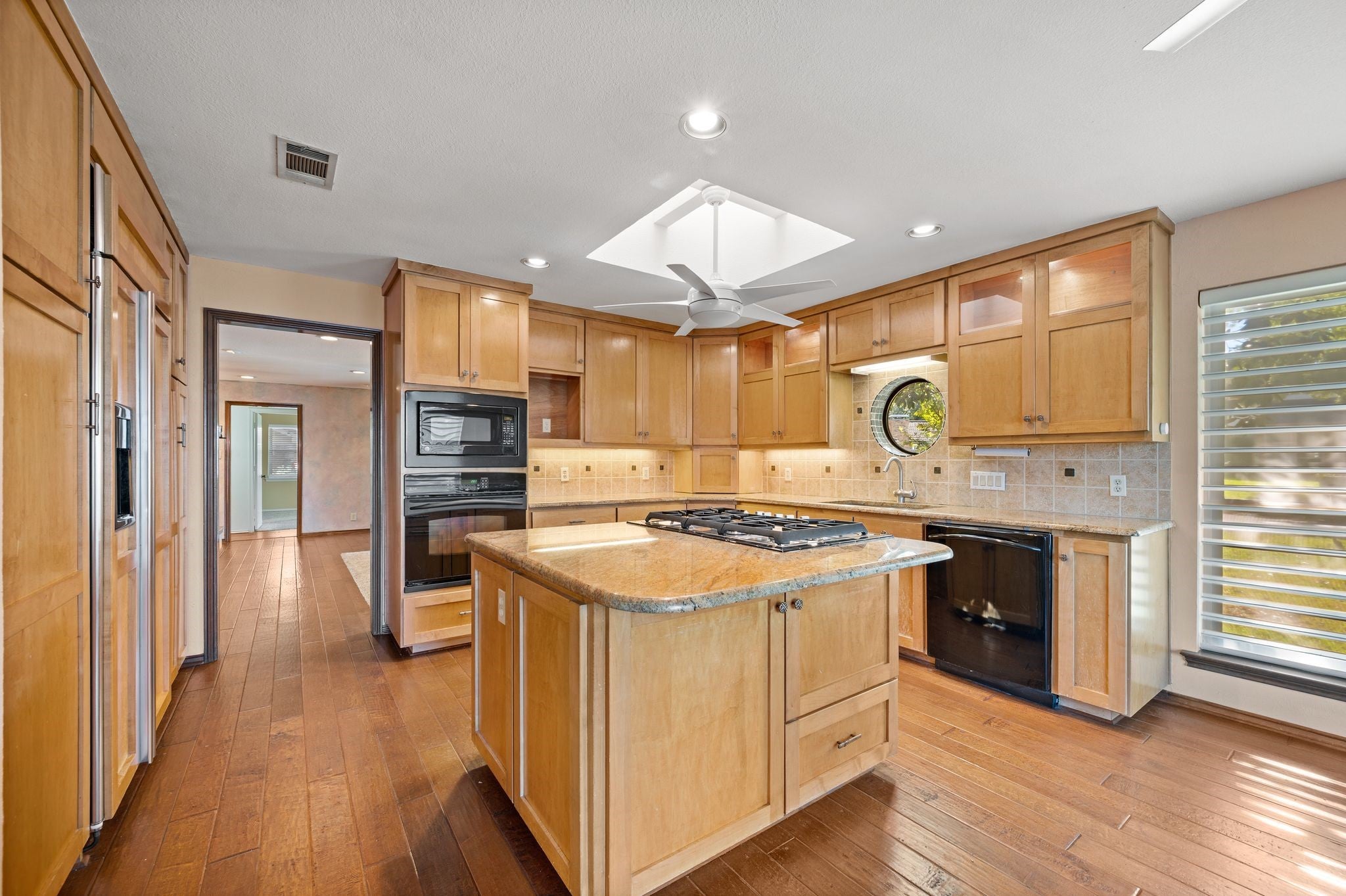 Arlington, Texas, 76012, United States, 4 Bedrooms Bedrooms, ,3 BathroomsBathrooms,Residential,For Sale,1987019