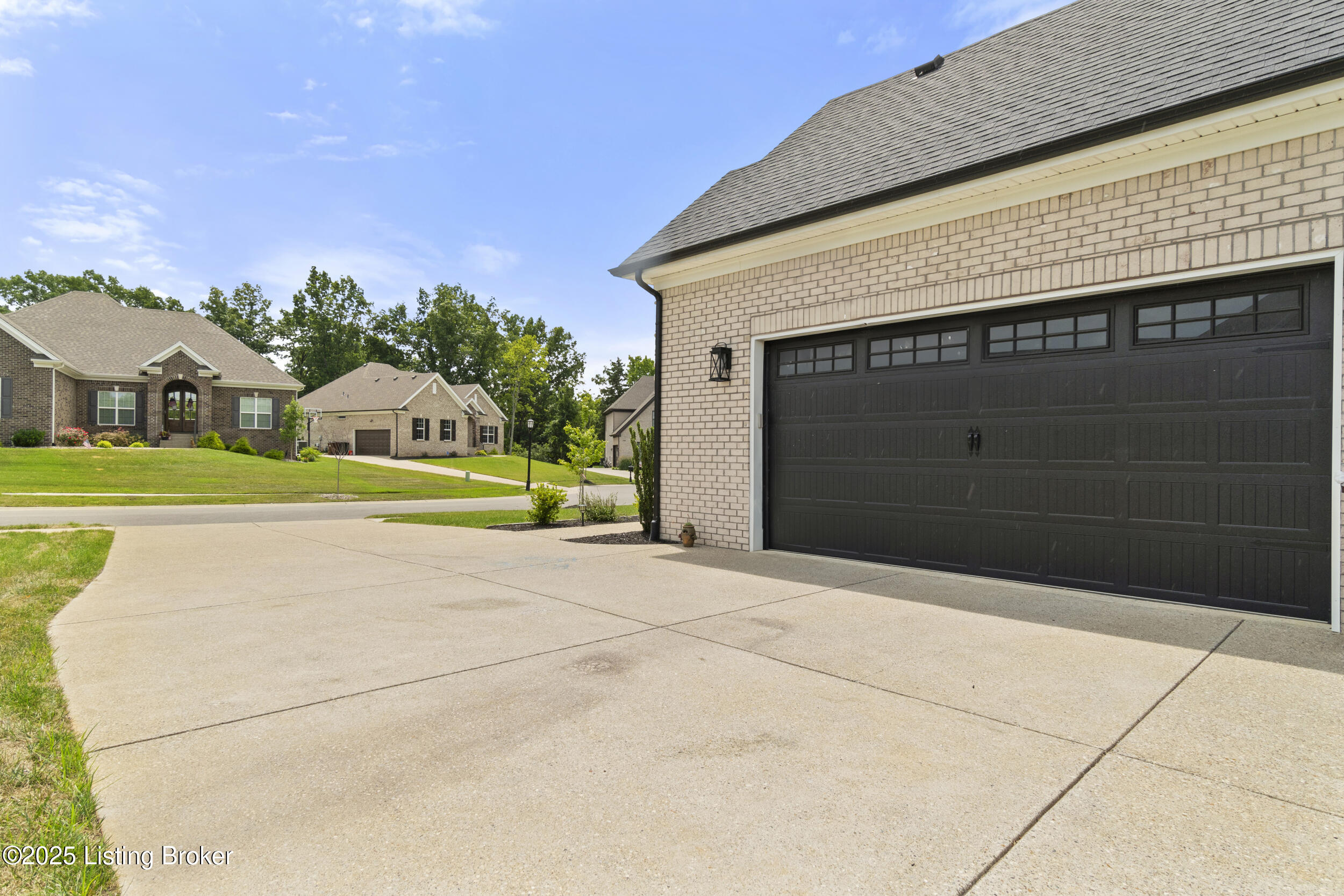 Fisherville, Kentucky, 40023, United States, 4 Bedrooms Bedrooms, ,4 BathroomsBathrooms,Residential,For Sale,1912269