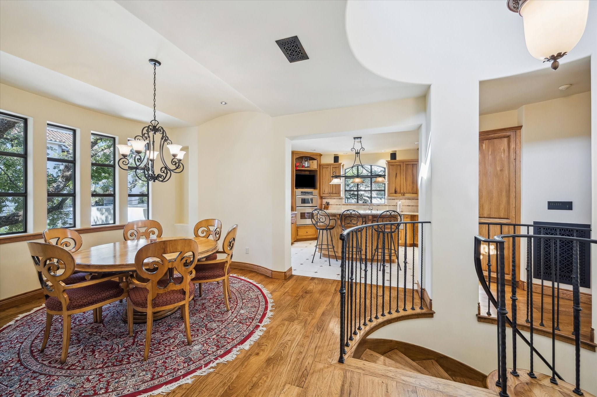  4320 Dickson - 物件實景