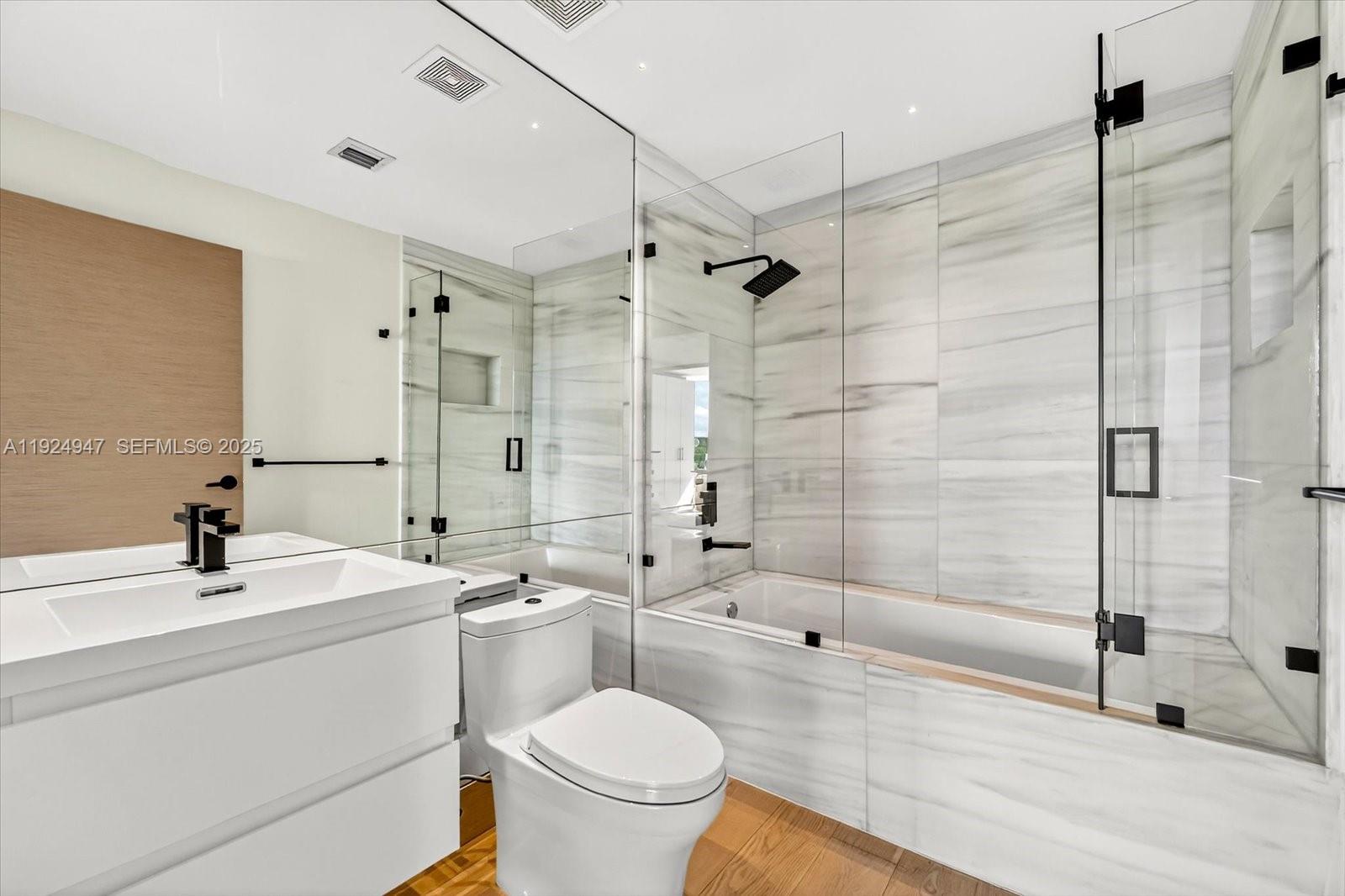 Miami Beach, Florida, 33139, United States, 3 Bedrooms Bedrooms, ,4 BathroomsBathrooms,Residential,For Sale,2003105