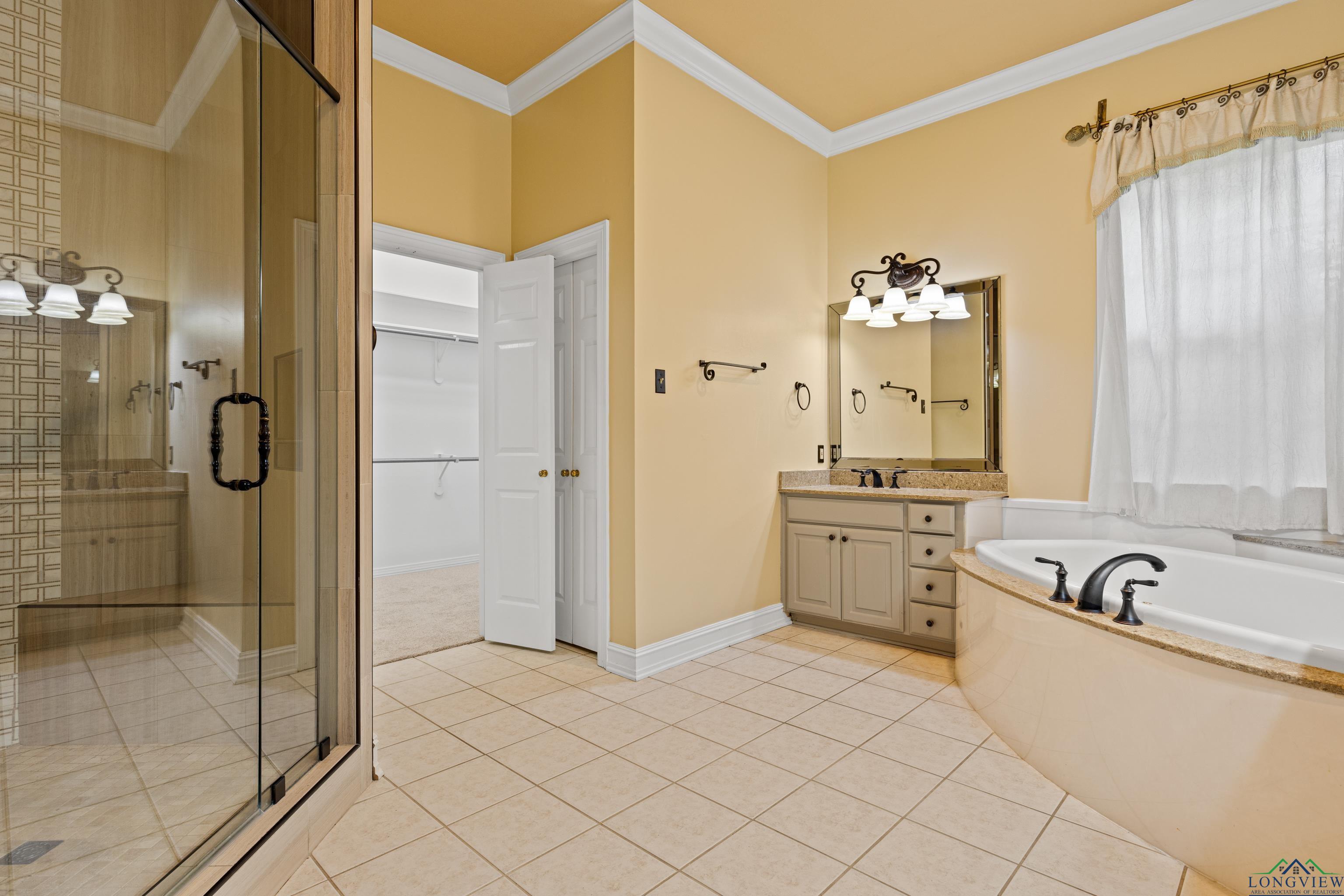 Longview, Texas, 75605, United States, 4 Bedrooms Bedrooms, ,6 BathroomsBathrooms,Residential,For Sale,1907778