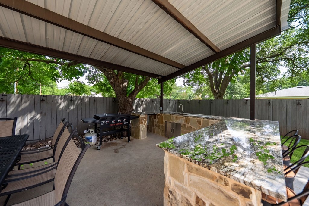 Fredericksburg, Texas, 78624, United States, 6 Bedrooms Bedrooms, ,6 BathroomsBathrooms,Residential,For Sale,2048440