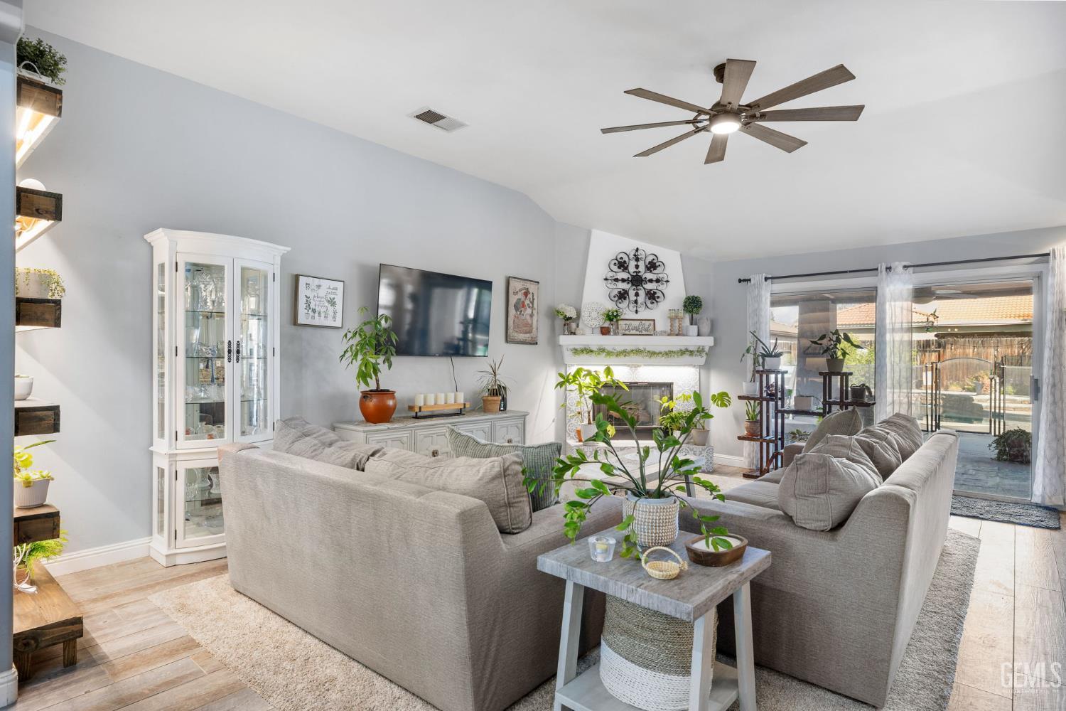 Bakersfield, California, 93312, United States, 4 Bedrooms Bedrooms, ,2 BathroomsBathrooms,Residential,For Sale,1970807