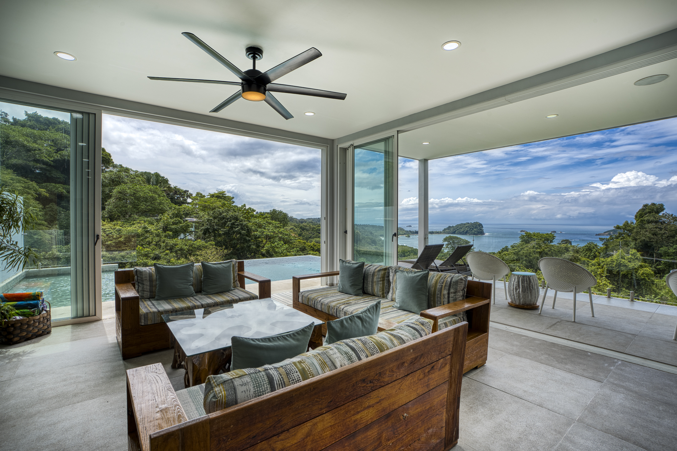 Manuel Antonio, Puntarenas, CR, 10 Bedrooms Bedrooms, ,12 BathroomsBathrooms,Residential,For Sale,1865275