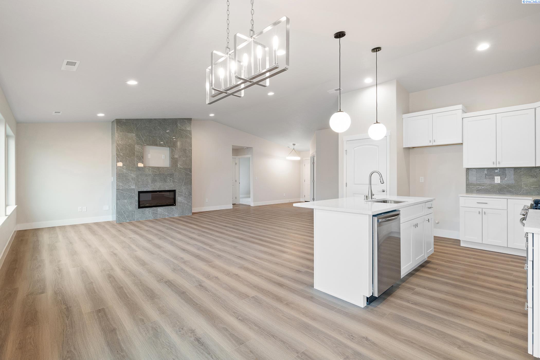 Pasco, Washington, 99301, United States, 4 Bedrooms Bedrooms, ,1 BathroomBathrooms,Residential,For Sale,1874213