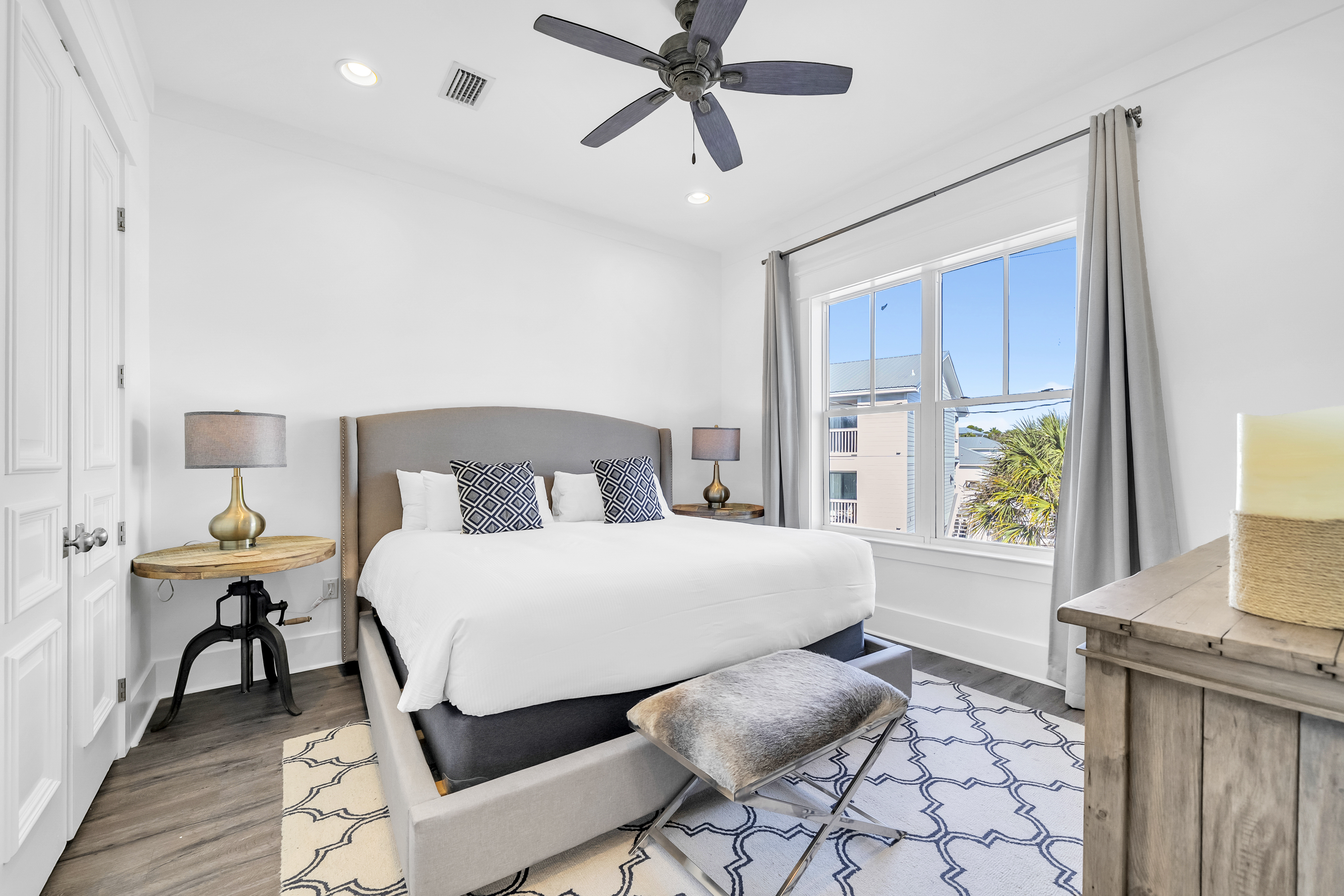  Iconic Grayton Beachfront Retreat with Elevator, Pool & Ample Parking - 物件實景