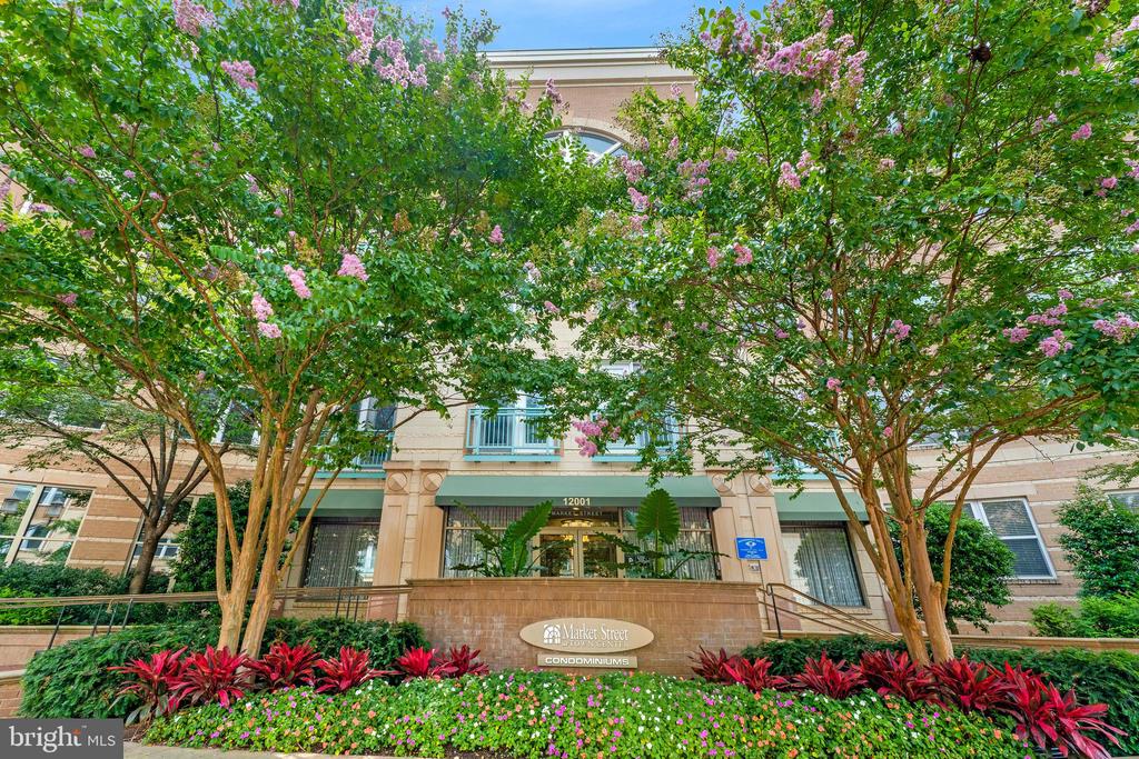 Reston, Virginia, 20190, United States, 2 Bedrooms Bedrooms, ,2 BathroomsBathrooms,Residential,For Sale,1904238