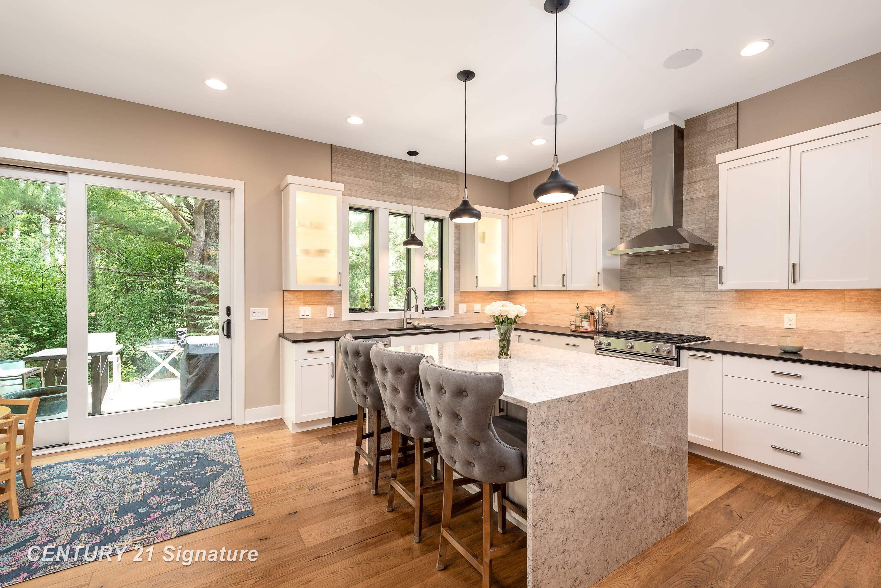 Midland, Michigan, 48642, United States, 4 Bedrooms Bedrooms, ,5 BathroomsBathrooms,Residential,For Sale,1975618