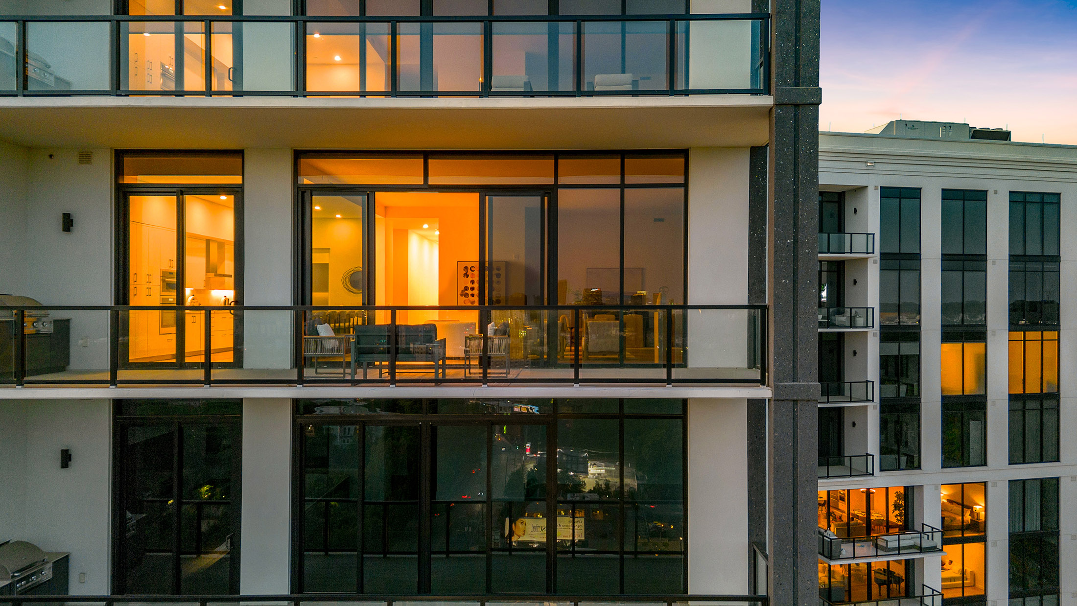  Stunning 17th Floor Corner Unit with Architectural Upgrades - 物件實景