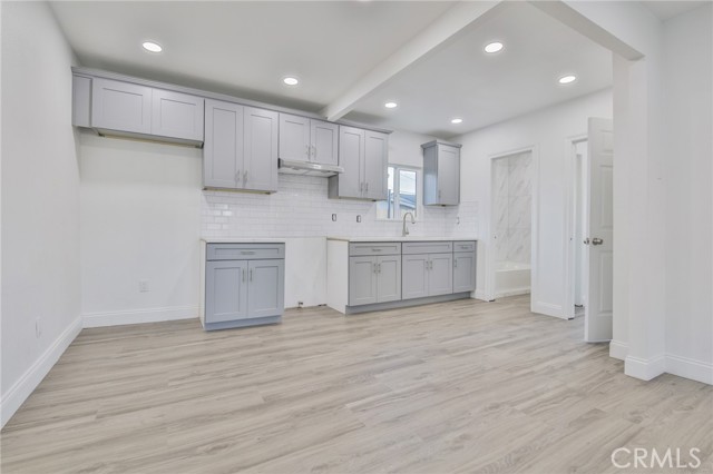 Los Angeles, California, 90003, United States, 4 Bedrooms Bedrooms, ,Residential,For Sale,2010724