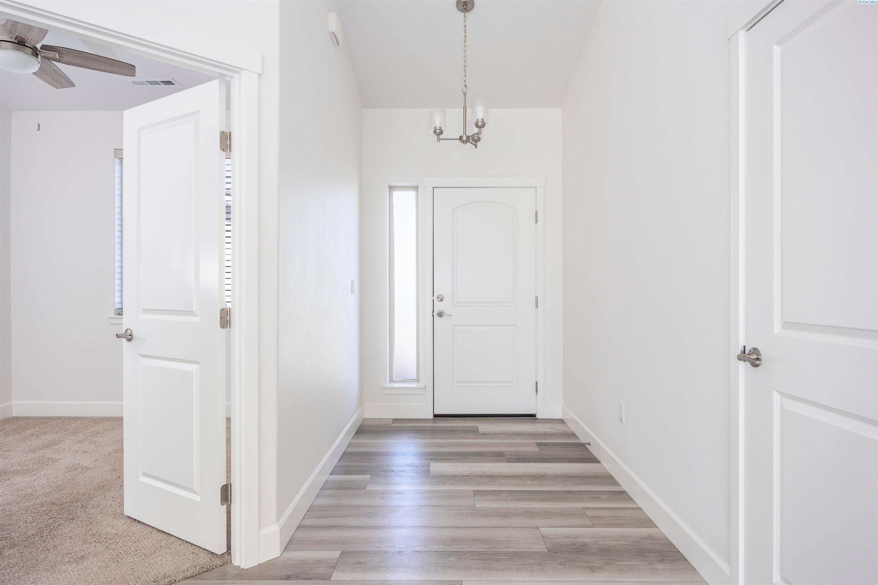 Pasco, Washington, 99301, United States, 4 Bedrooms Bedrooms, ,2 BathroomsBathrooms,Residential,For Sale,1978542