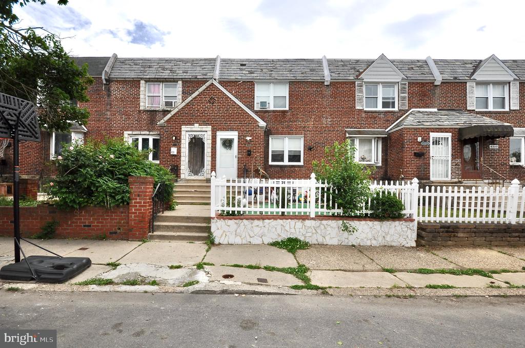 Elmhurst St, Philadelphia, PA 19111