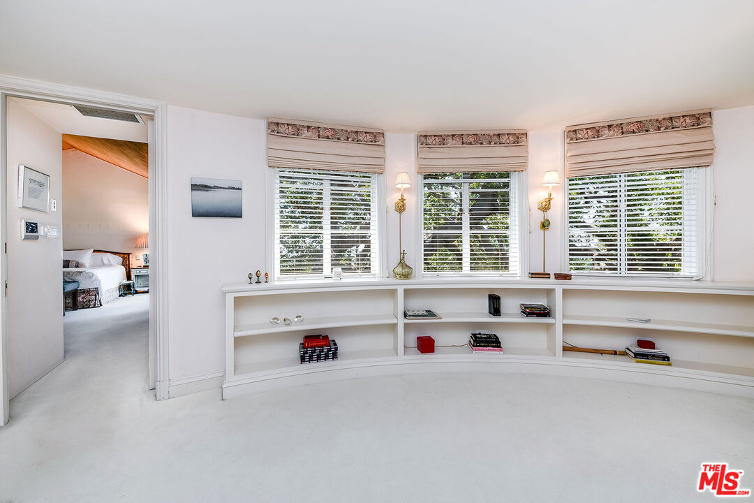 Los Angeles, California, 90077, United States, 7 Bedrooms Bedrooms, ,6 BathroomsBathrooms,Residential,For Sale,1819954
