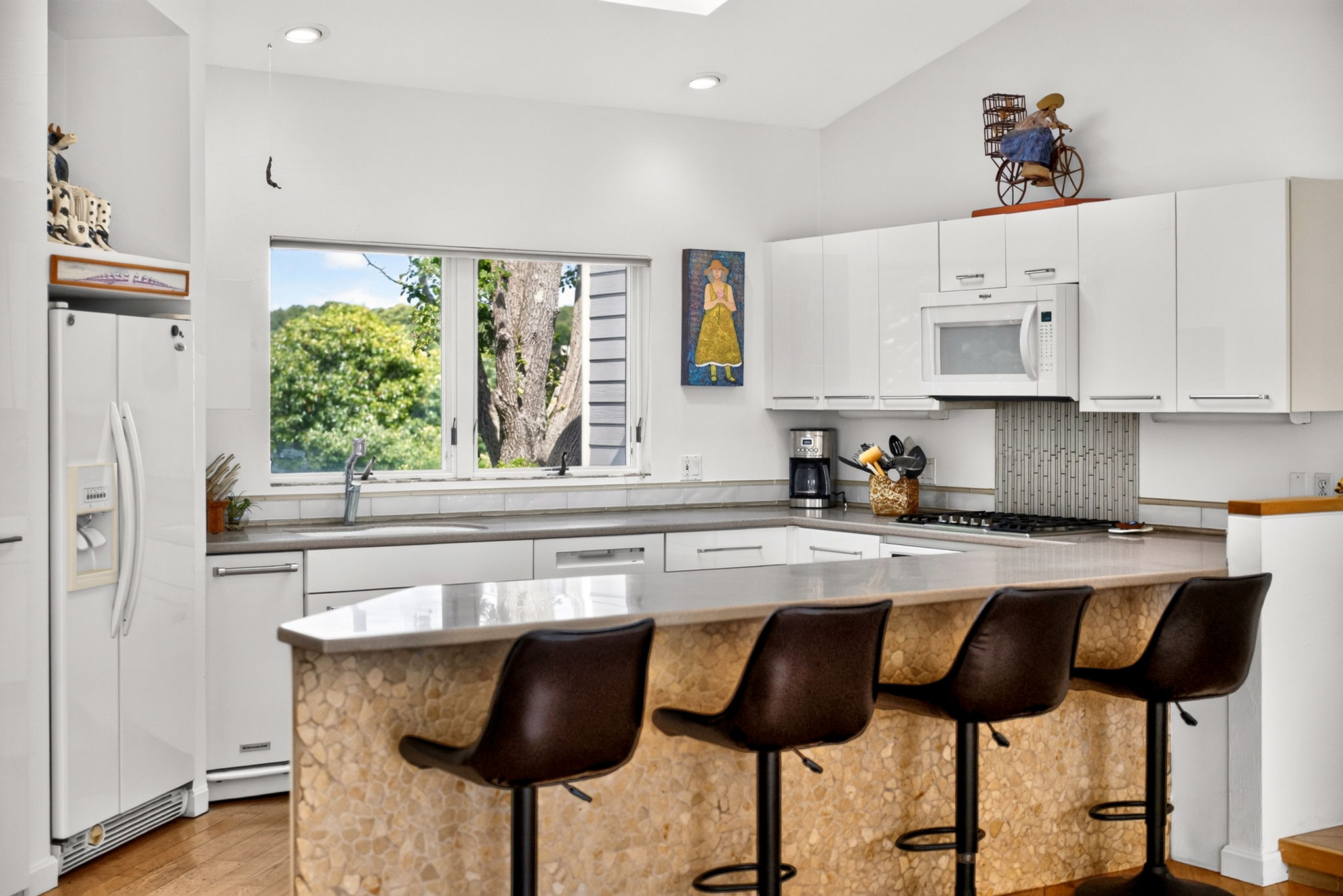  Five-Bedroom Contemporary with Bay Views, Pool & Private Beach Access - 物件實景