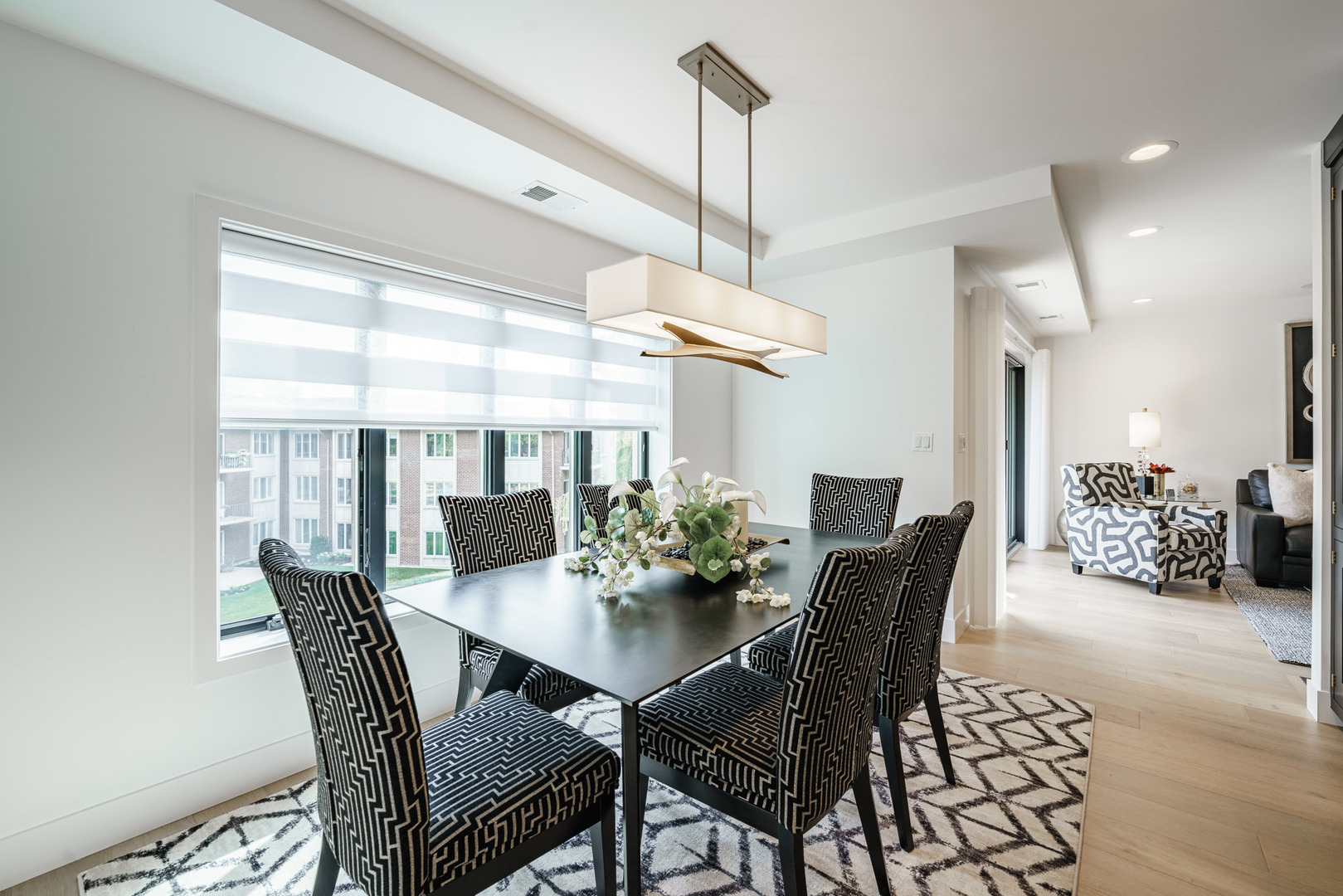 Oak Brook, Illinois, 60523, United States, 2 Bedrooms Bedrooms, ,2 BathroomsBathrooms,Residential,For Sale,1927231