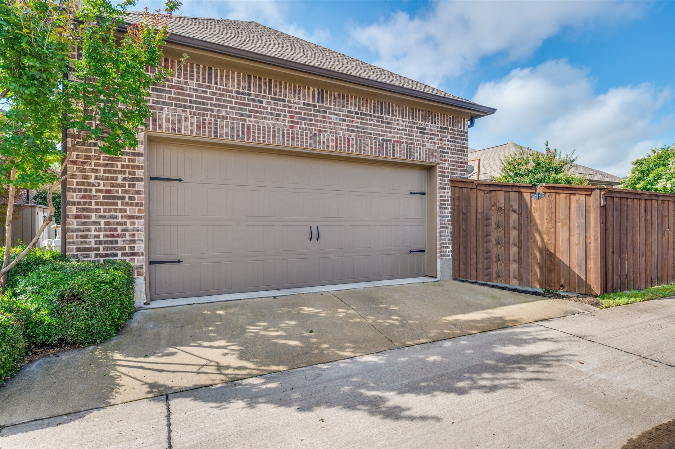 Arlington, Texas, 76005, United States, 4 Bedrooms Bedrooms, ,4 BathroomsBathrooms,Residential,For Sale,1857348