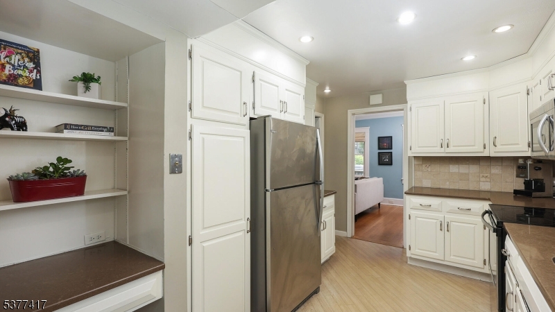 Westfield Town, New Jersey, 07090, United States, 4 Bedrooms Bedrooms, ,3 BathroomsBathrooms,Residential,For Sale,1941092