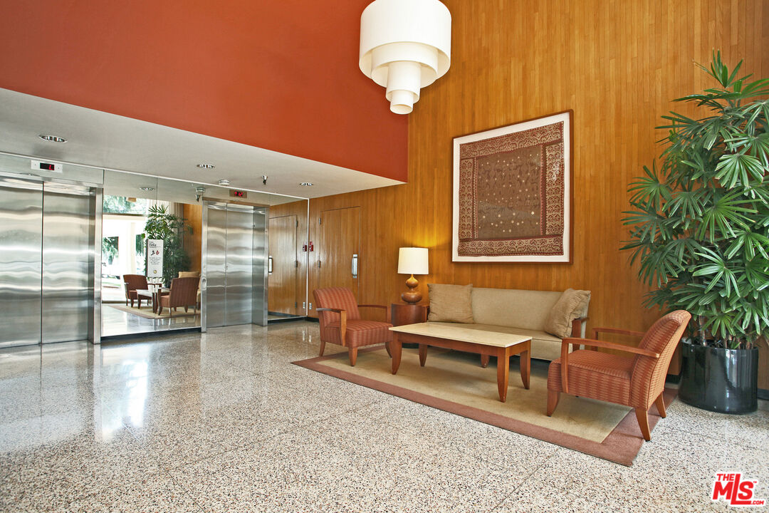 Los Angeles, California, 90027, United States, 1 Bedroom Bedrooms, ,1 BathroomBathrooms,Residential,For Sale,1913700