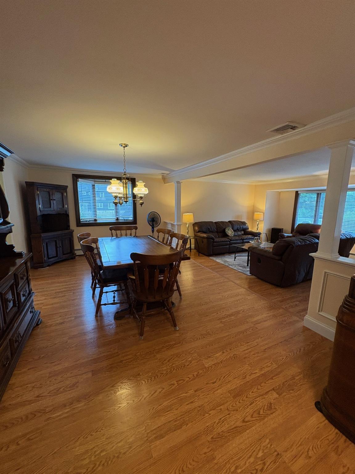 Hauppauge, New York, 11788, United States, 4 Bedrooms Bedrooms, ,3 BathroomsBathrooms,Residential,For Sale,1924109