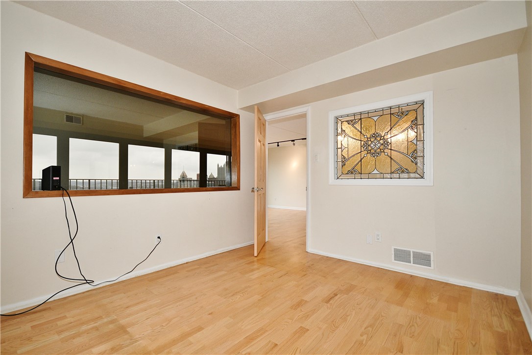 1000 Grandview Avenue Unit 401, Mt Washington, Pennsylvania, 15211, United States, 2 Bedrooms Bedrooms, ,2 BathroomsBathrooms,Residential,For Sale,1000 Grandview Avenue Unit 401,1662868
