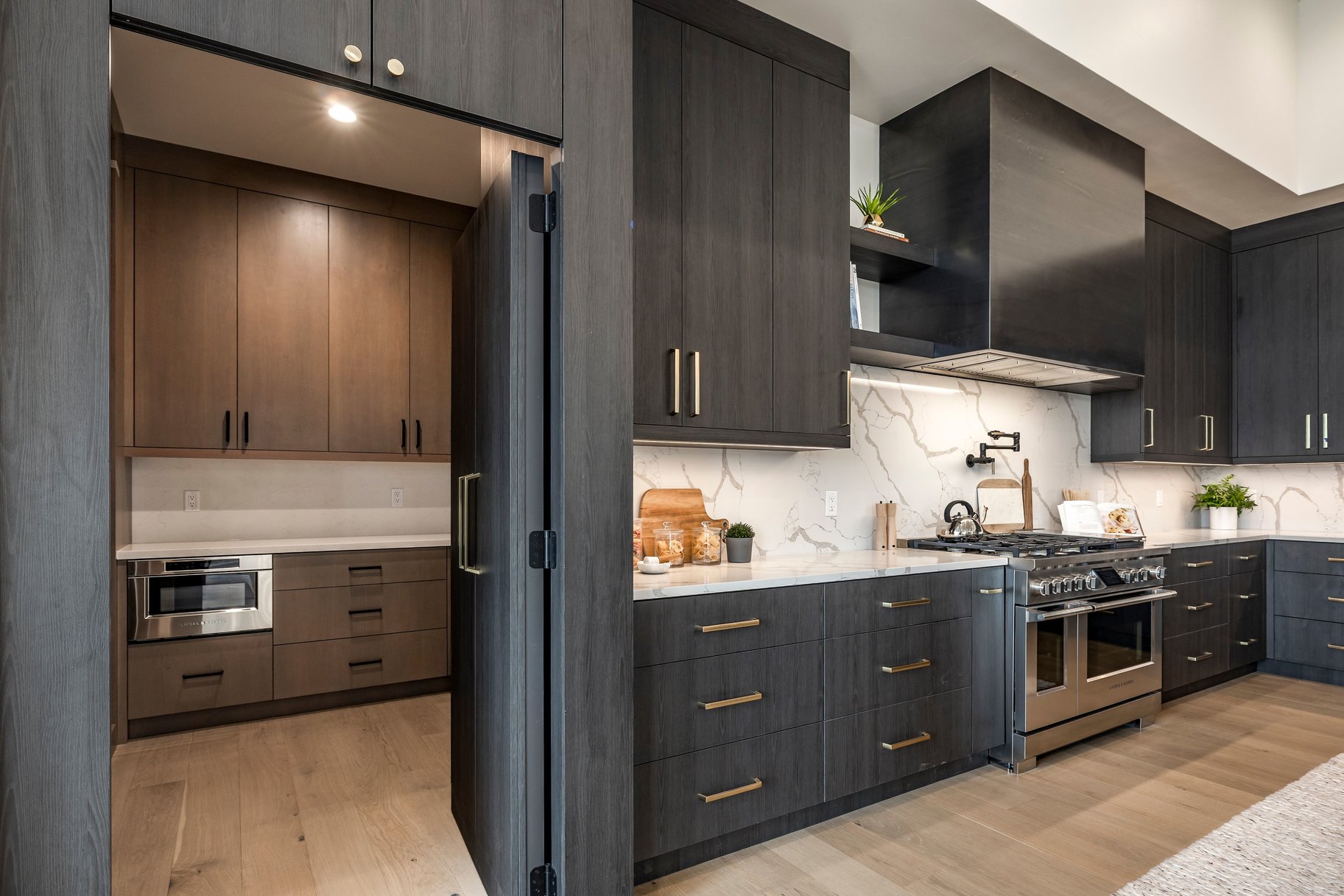  Upgraded Luxury Living with Panoramic Mountain Views - 物件實景