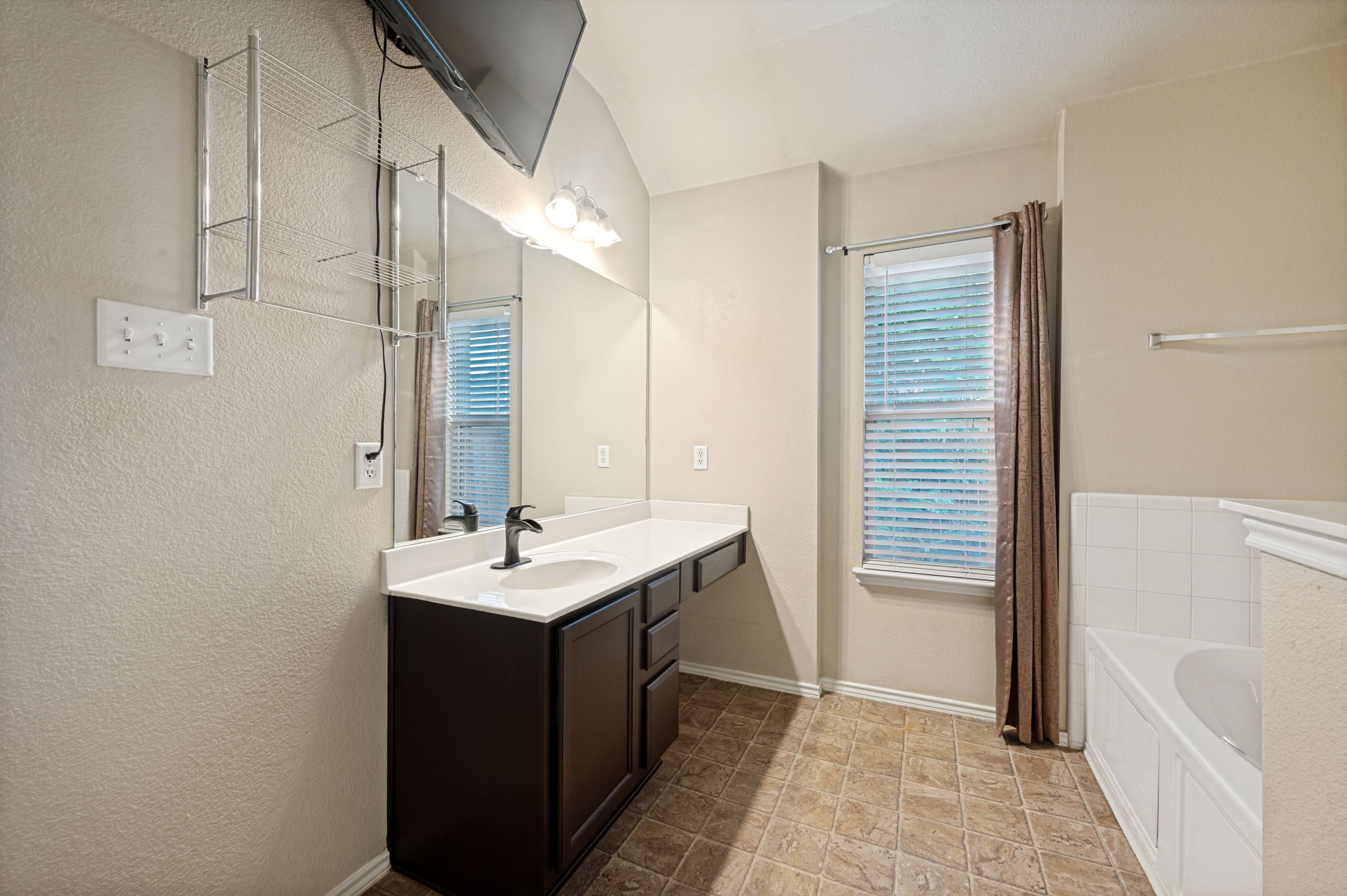  1339 4th Street, Grand Prairie, TX, 75051 - 物件實景