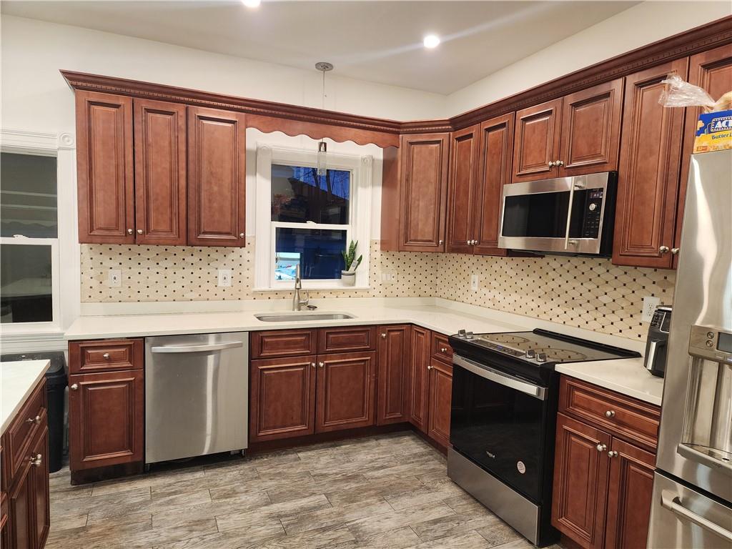 Cranston, Rhode Island, 02905, United States, 5 Bedrooms Bedrooms, ,3 BathroomsBathrooms,Residential,For Sale,1930877