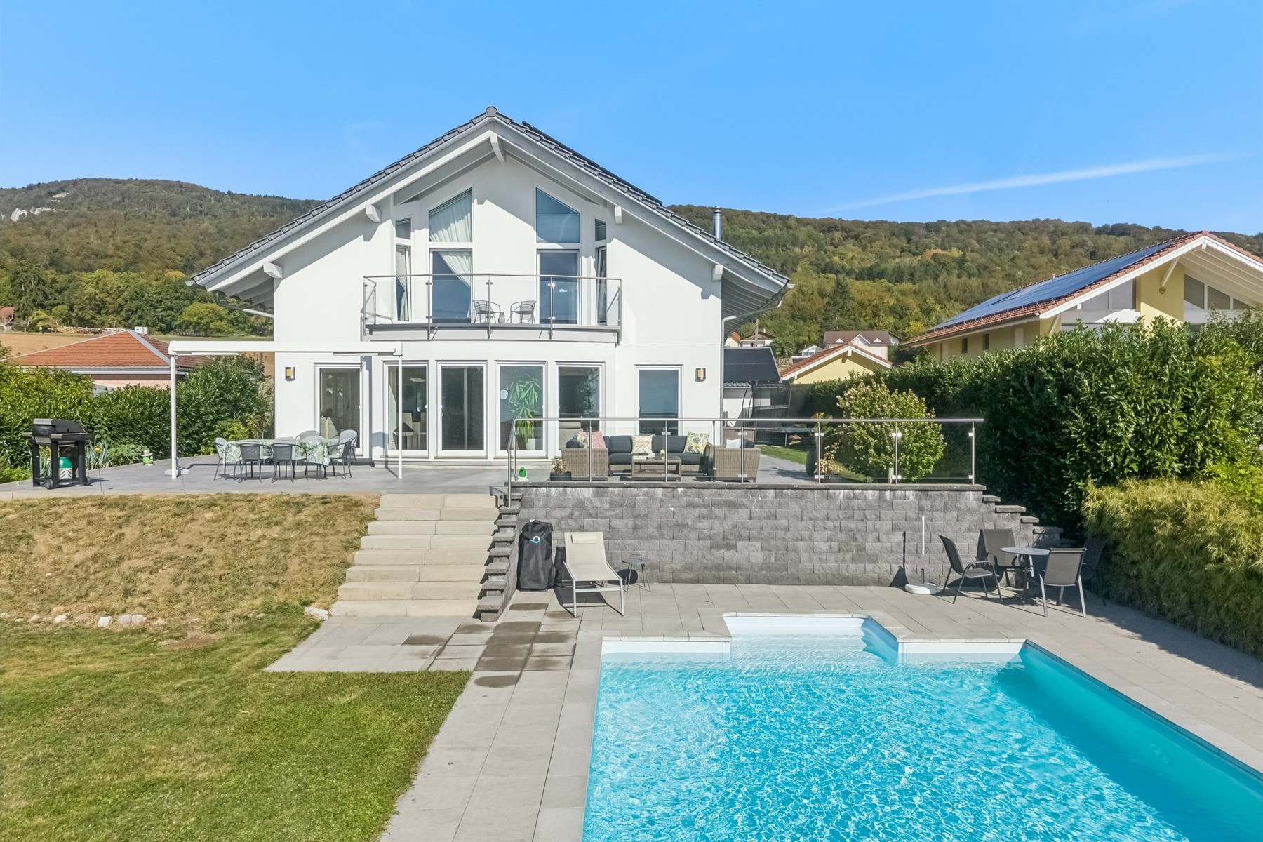  STUNNING CONTEMPORARY VILLA WITH A POOL AND LAKE VIEW - 物件實景