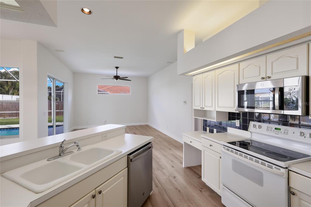 Sarasota, Florida, 34243, United States, 3 Bedrooms Bedrooms, ,2 BathroomsBathrooms,Residential,For Sale,1989326