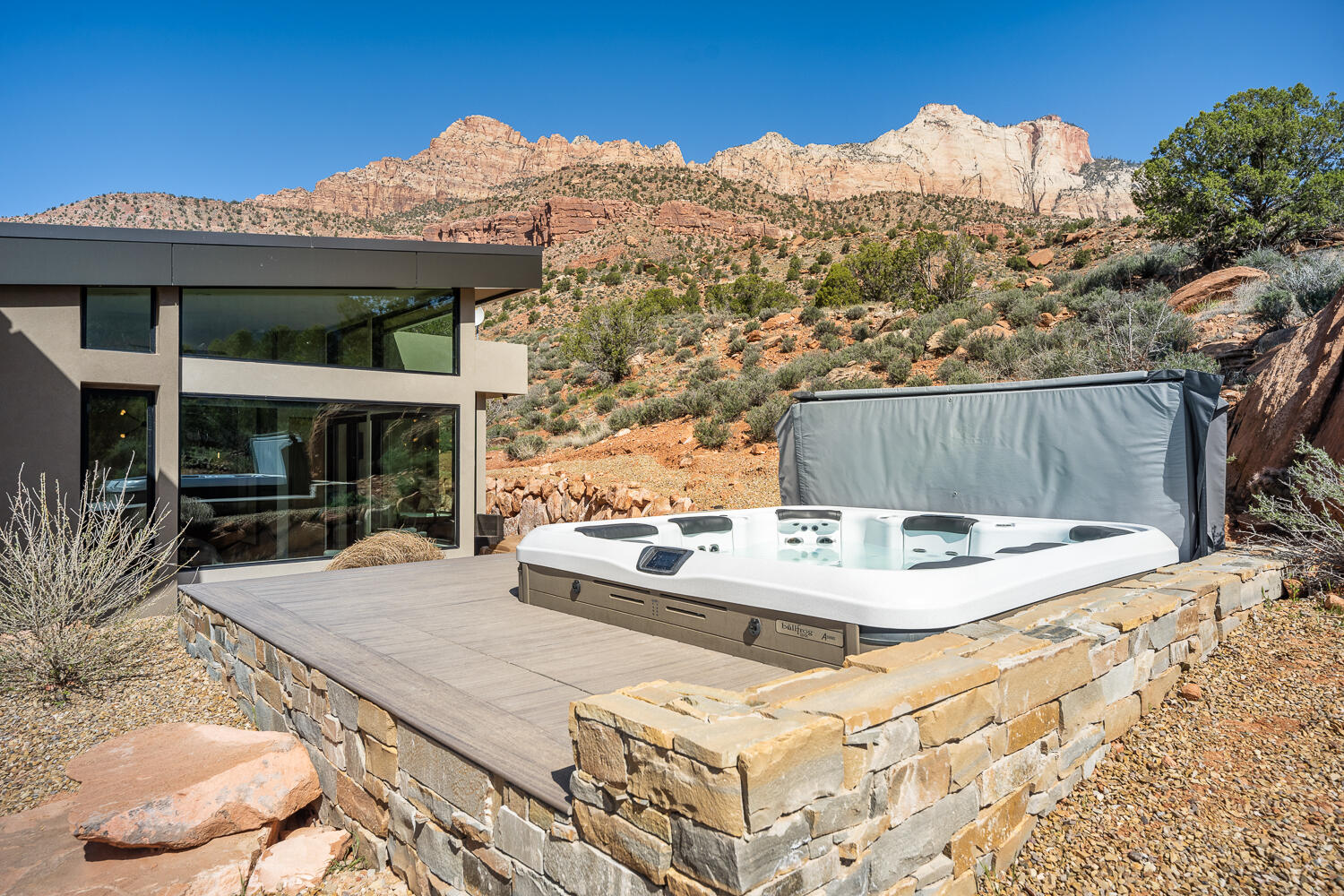 Springdale, Utah, 84767, United States, 4 Bedrooms Bedrooms, ,Residential,For Sale,1991496