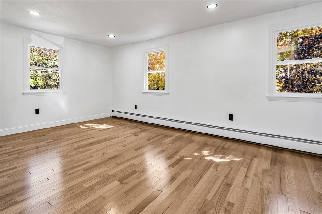 Methuen, Massachusetts, 01844, United States, 4 Bedrooms Bedrooms, ,3 BathroomsBathrooms,Residential,For Sale,1978164