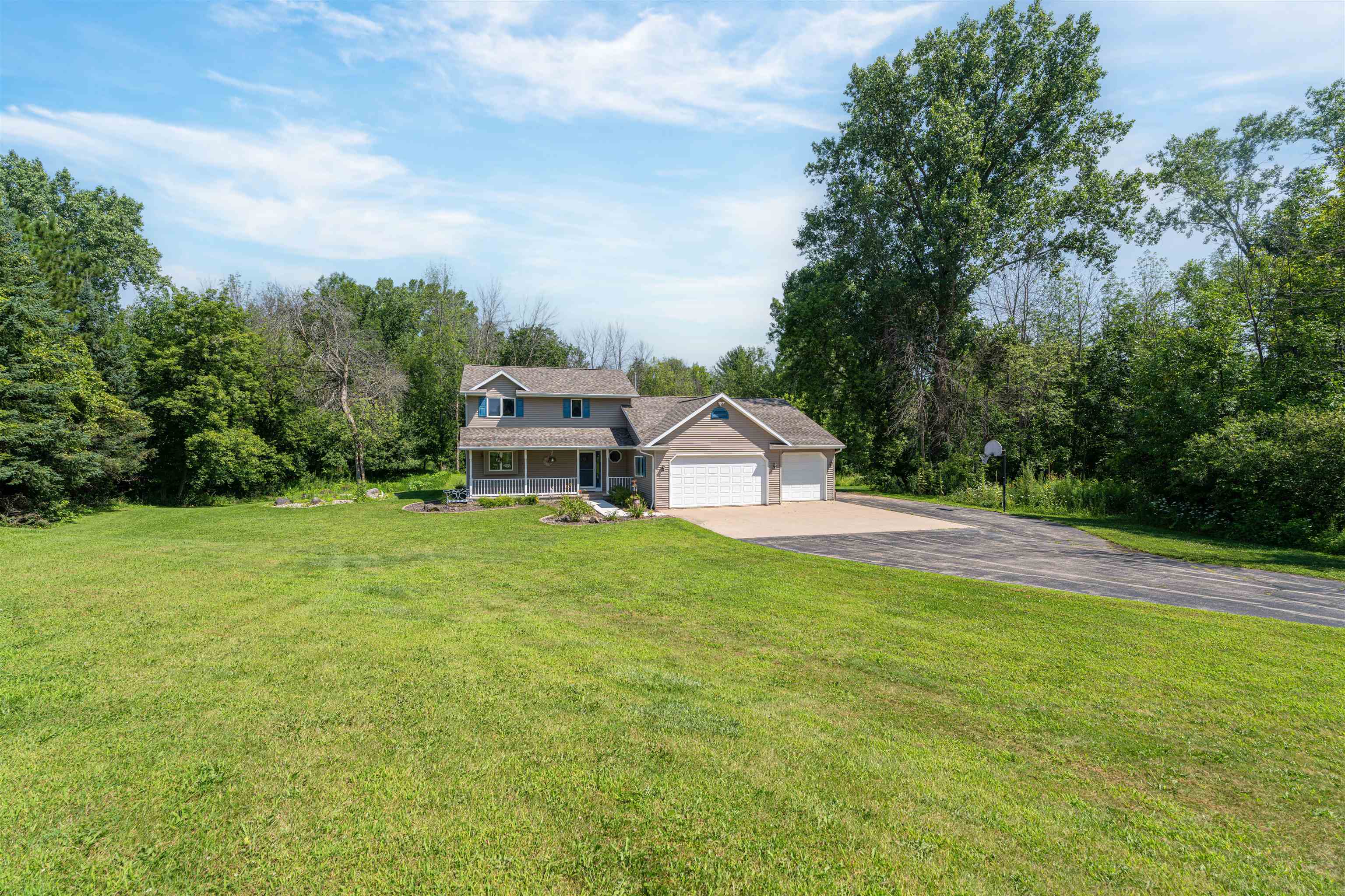 HORTONVILLE, Wisconsin, 54944, United States, 4 Bedrooms Bedrooms, ,4 BathroomsBathrooms,Residential,For Sale,1911438
