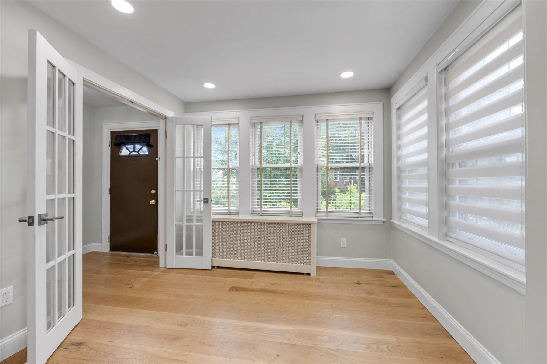  ?REMARKABLY RENOVATED SEMI DETACHED HOME IN FOREST HILLS HILLS? - 物件實景