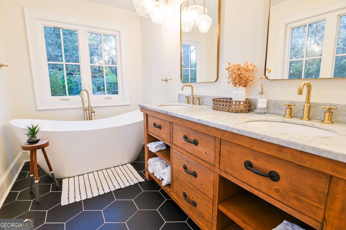 Athens, Georgia, 30606, United States, 4 Bedrooms Bedrooms, ,3 BathroomsBathrooms,Residential,For Sale,1988193