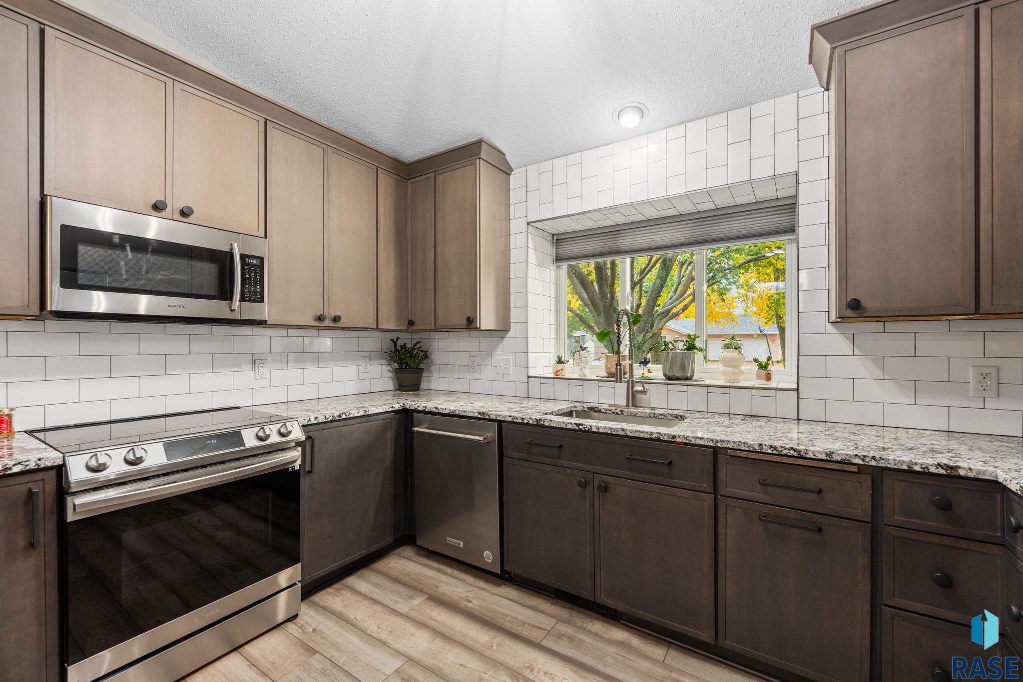 Jeanne Dr, Sioux Falls, SD 57106 #1