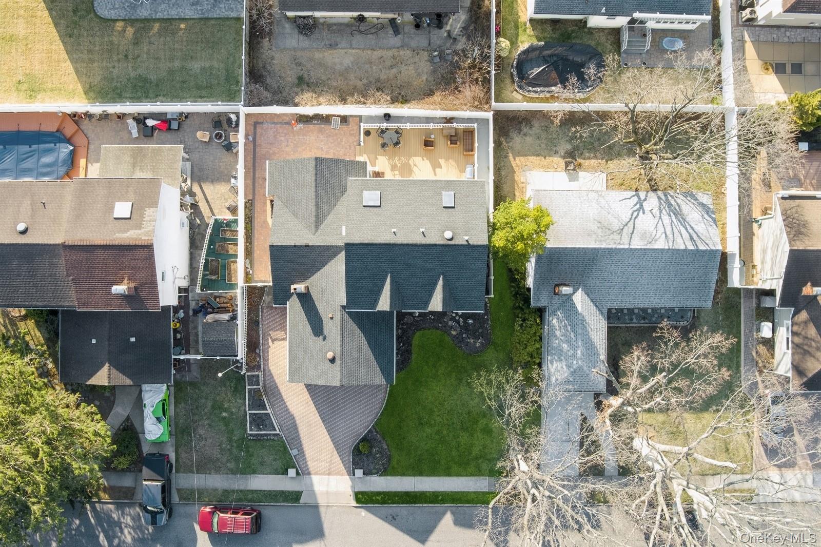 Massapequa Park, New York, 11762, United States, 3 Bedrooms Bedrooms, ,4 BathroomsBathrooms,Residential,For Sale,1941074