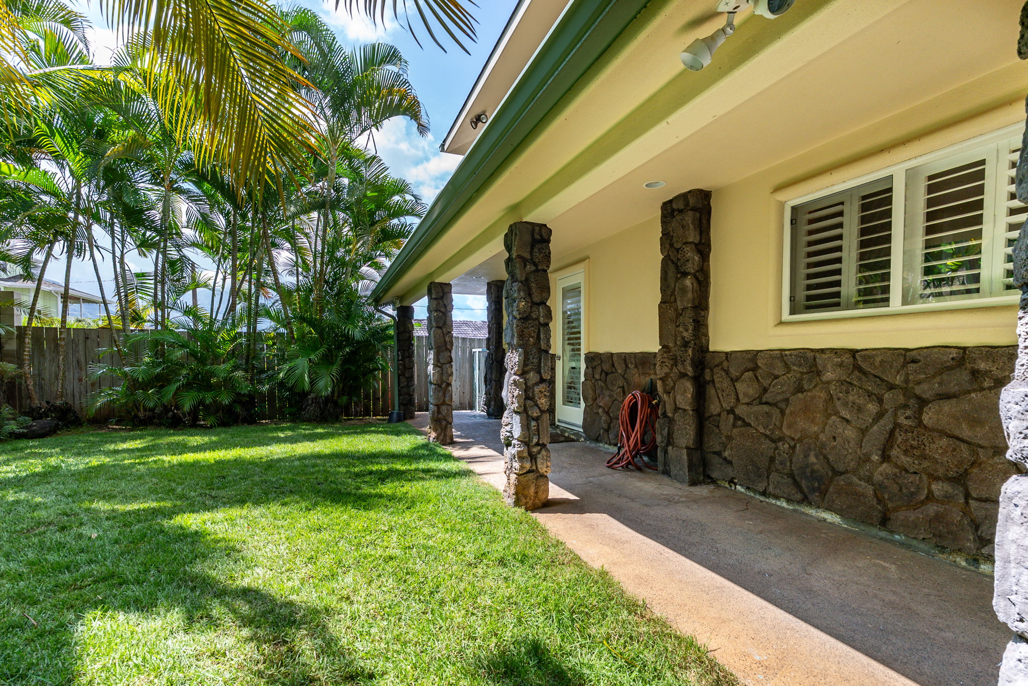 Kailua, Hawaii, 96734, United States, 6 Bedrooms Bedrooms, ,4 BathroomsBathrooms,Residential,For Sale,1981977