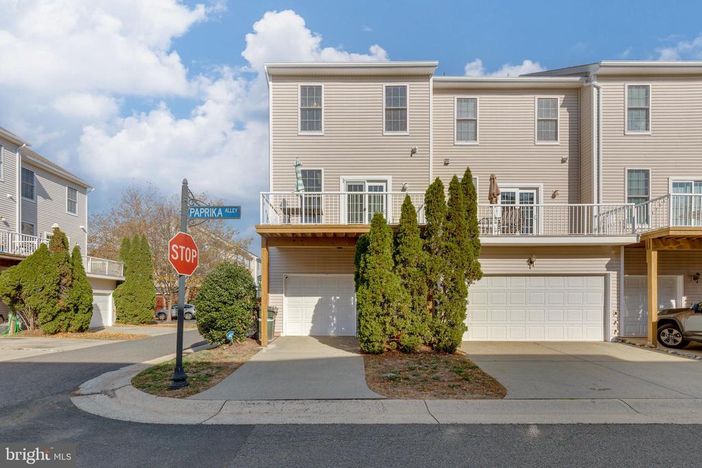 Chantilly, Virginia, 20152, United States, 4 Bedrooms Bedrooms, ,3 BathroomsBathrooms,Residential,For Sale,1988850